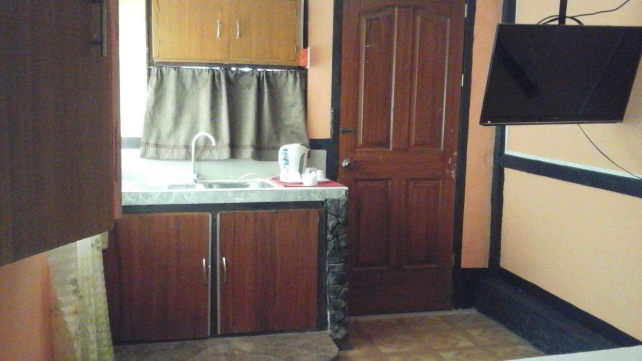 Larmar Bed And Breakfast Puerto Princesa Номер фото